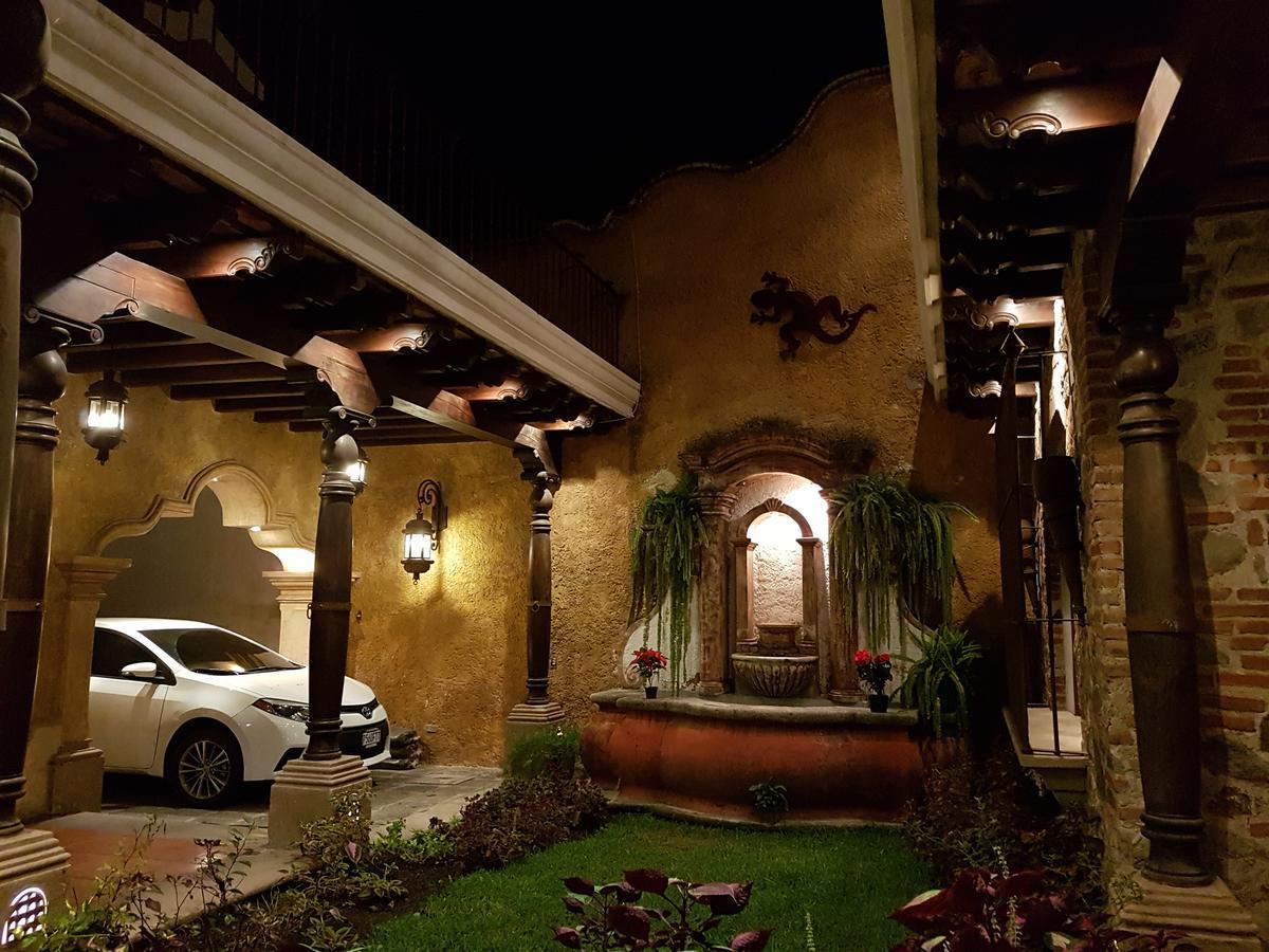La Casa De La Alameda Antigua Exterior photo