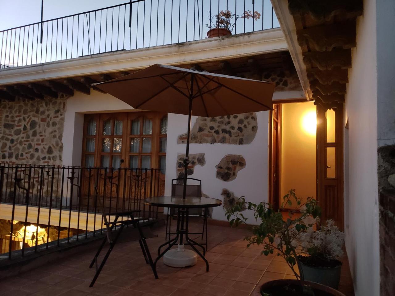 La Casa De La Alameda Antigua Exterior photo