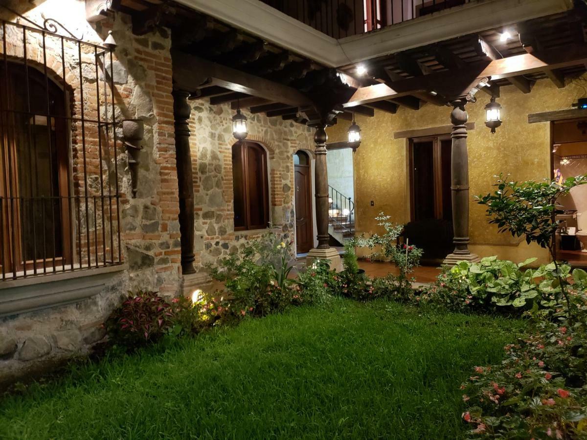 La Casa De La Alameda Antigua Exterior photo